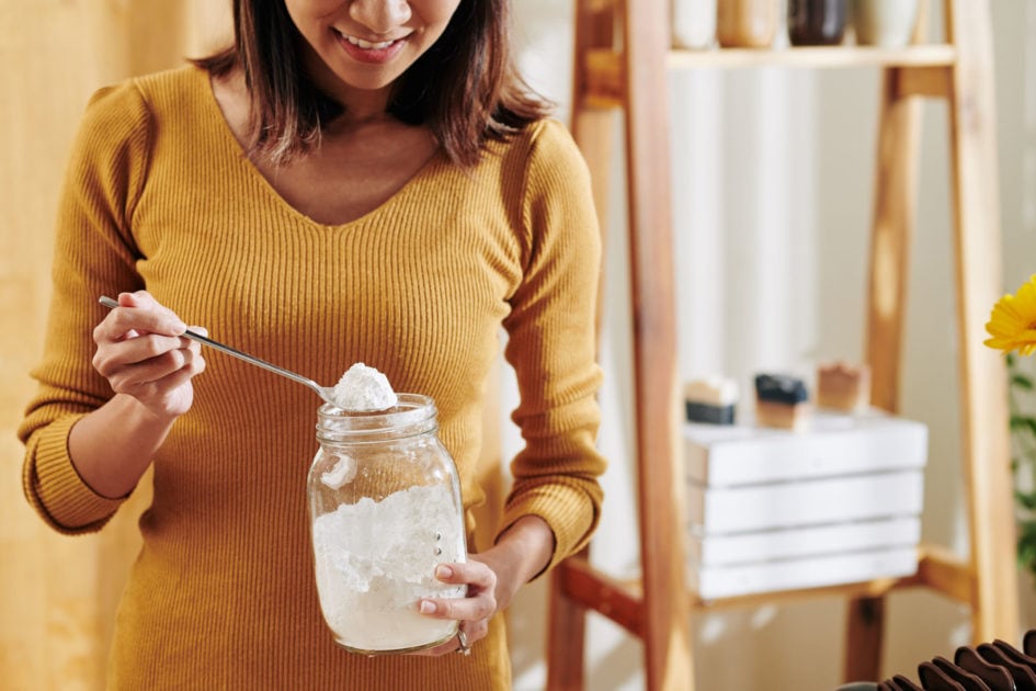 cleaning with baking soda