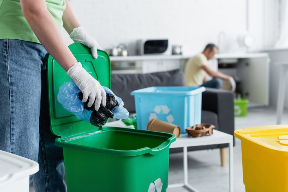 Cleaning-trashbin